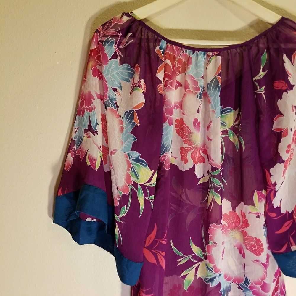 Express polyester flower blouse - Picture 9 of 9